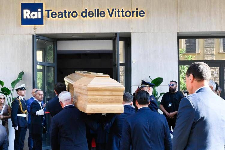 Baudo, feretro al Teatro delle Vittorie per la camera ardente