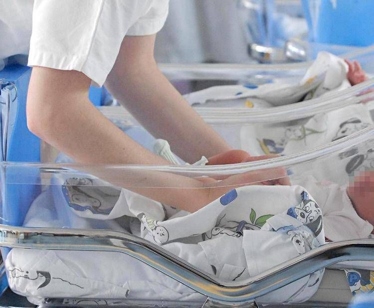 Neonati morti in ospedale a Bolzano, batterio killer nel dispenser per lavare i biberon