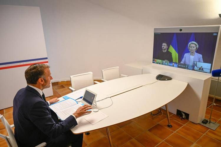 Macron, Zelensky e von der Leyen (Fotogramma/Ipa)