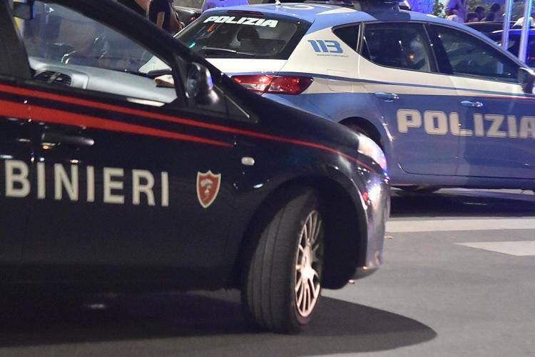 Auto di polizia e carabinieri - Fotogramma